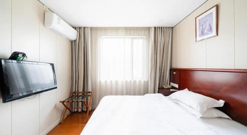 Bed in GreenTree Alliance Shanghai Railway Station QiuJiang Road Hotel