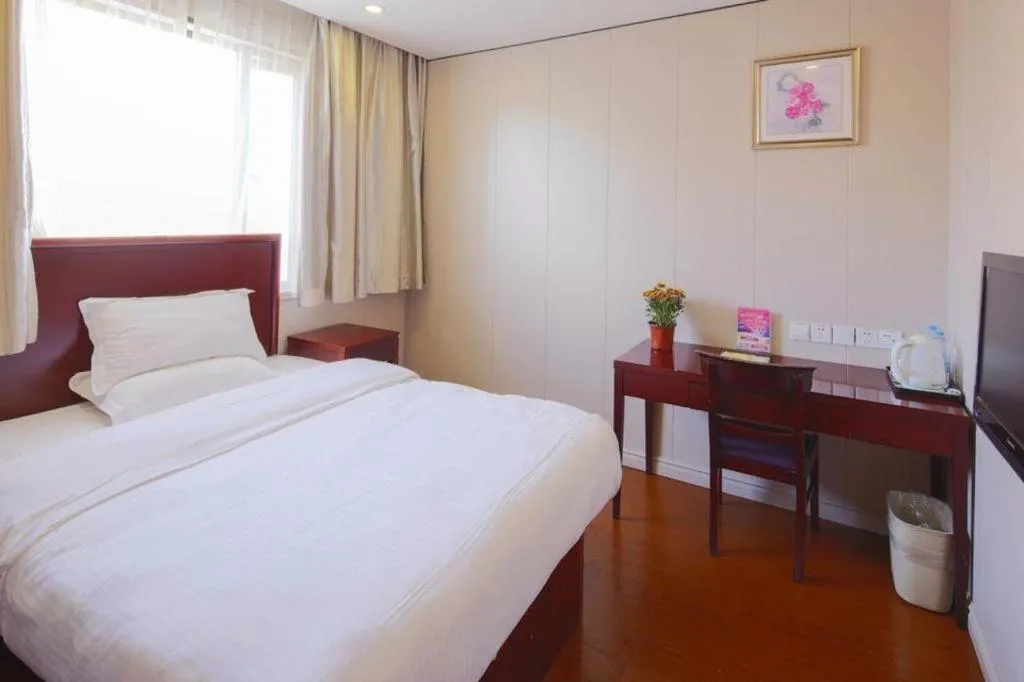Bed in GreenTree Alliance Shanghai Railway Station QiuJiang Road Hotel