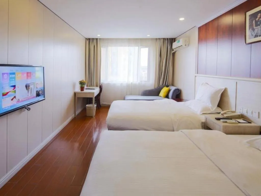 Bed in GreenTree Alliance Shanghai Railway Station QiuJiang Road Hotel