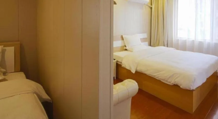 Bed in GreenTree Alliance Shanghai Railway Station QiuJiang Road Hotel