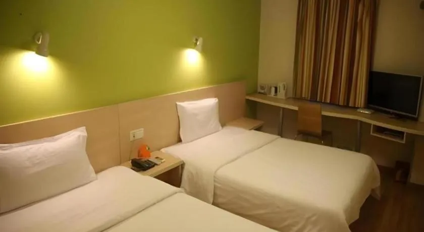 Bed in 7 Days Inn Qingdao Liaoyang West Road Xinye Plaza Metro Station