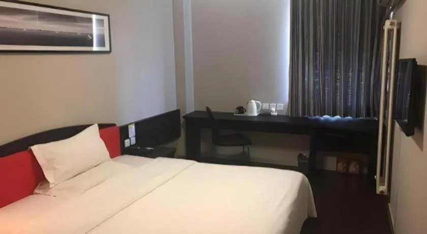 Bed in 7 Days Inn Qingdao Liaoyang West Road Xinye Plaza Metro Station