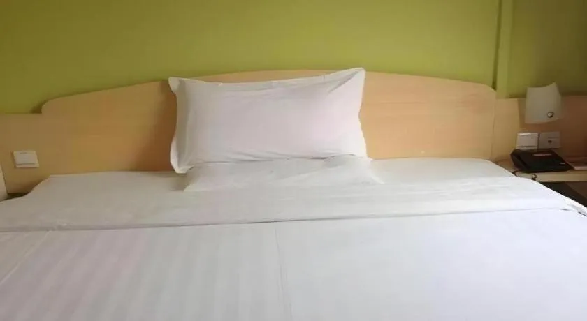 Bed in 7 Days Inn Qingdao Liaoyang West Road Xinye Plaza Metro Station