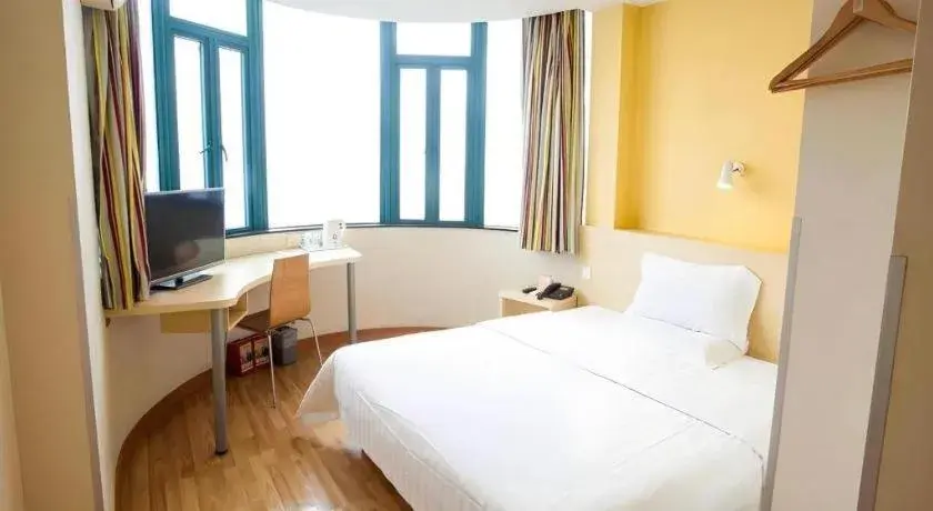 Bed in 7 Days Inn Qingdao Liaoyang West Road Xinye Plaza Metro Station Bed in 7 Days Inn Qingdao Liaoyang West Road Xinye Plaza Metro Station