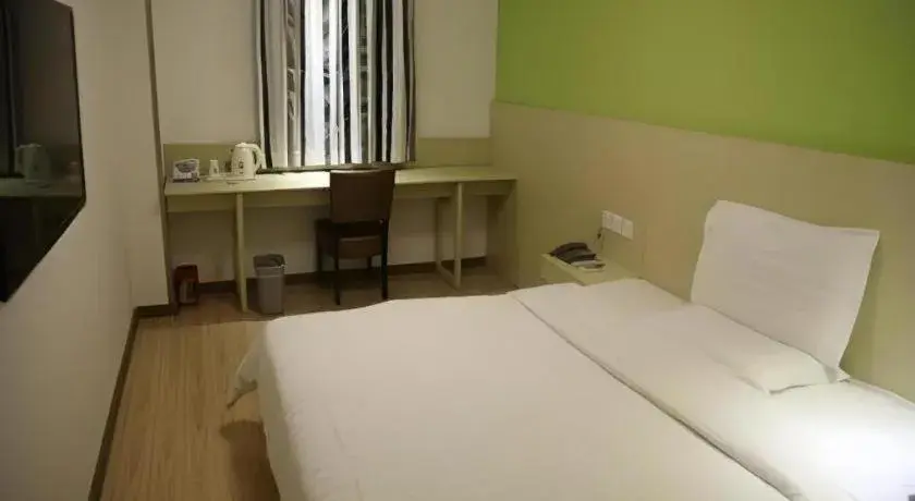 Bed in 7 Days Inn Qingdao Liaoyang West Road Xinye Plaza Metro Station Bed in 7 Days Inn Qingdao Liaoyang West Road Xinye Plaza Metro Station