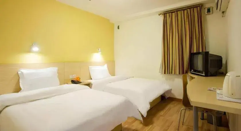 Bed in 7 Days Inn Qingdao Liaoyang West Road Xinye Plaza Metro Station Bed in 7 Days Inn Qingdao Liaoyang West Road Xinye Plaza Metro Station