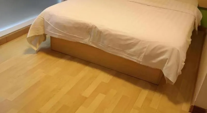 Bed in 7 Days Inn Qingdao Liaoyang West Road Xinye Plaza Metro Station