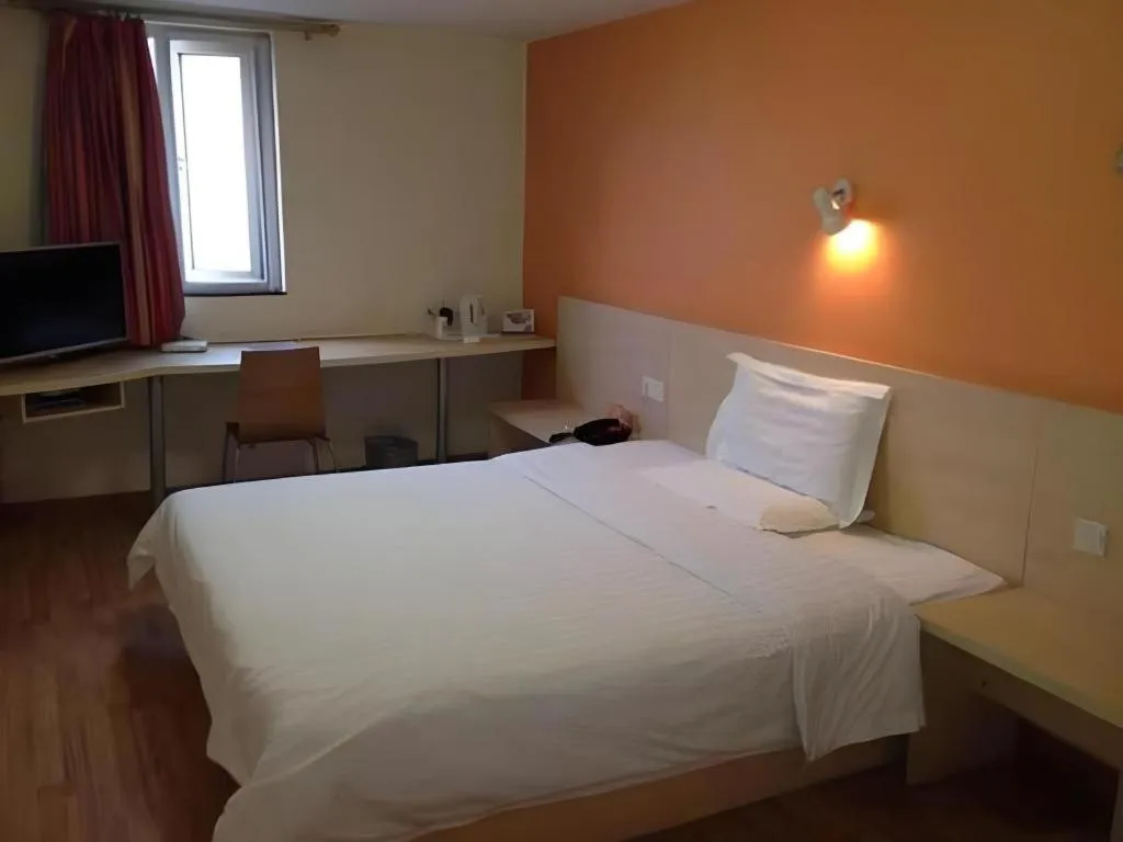 Bed in 7 Days Inn Qingdao Liaoyang West Road Xinye Plaza Metro Station