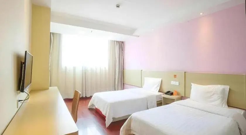 Bed in 7 Days Inn Qingdao Liaoyang West Road Xinye Plaza Metro Station Bed in 7 Days Inn Qingdao Liaoyang West Road Xinye Plaza Metro Station