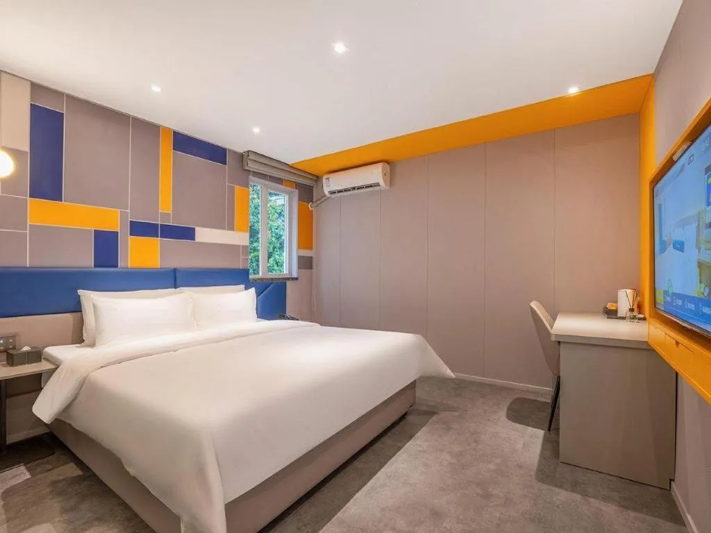 Bed in 7 Days Inn Wuhan Dingziqiao Zhongnan Road Metro Station