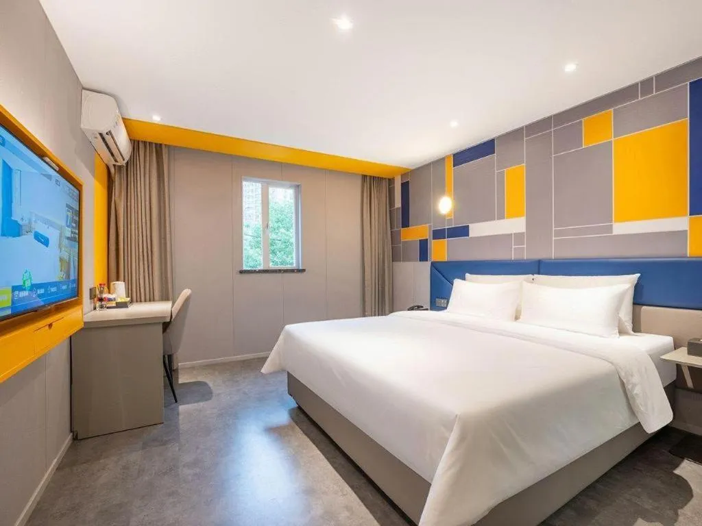 Bed in 7 Days Inn Wuhan Dingziqiao Zhongnan Road Metro Station