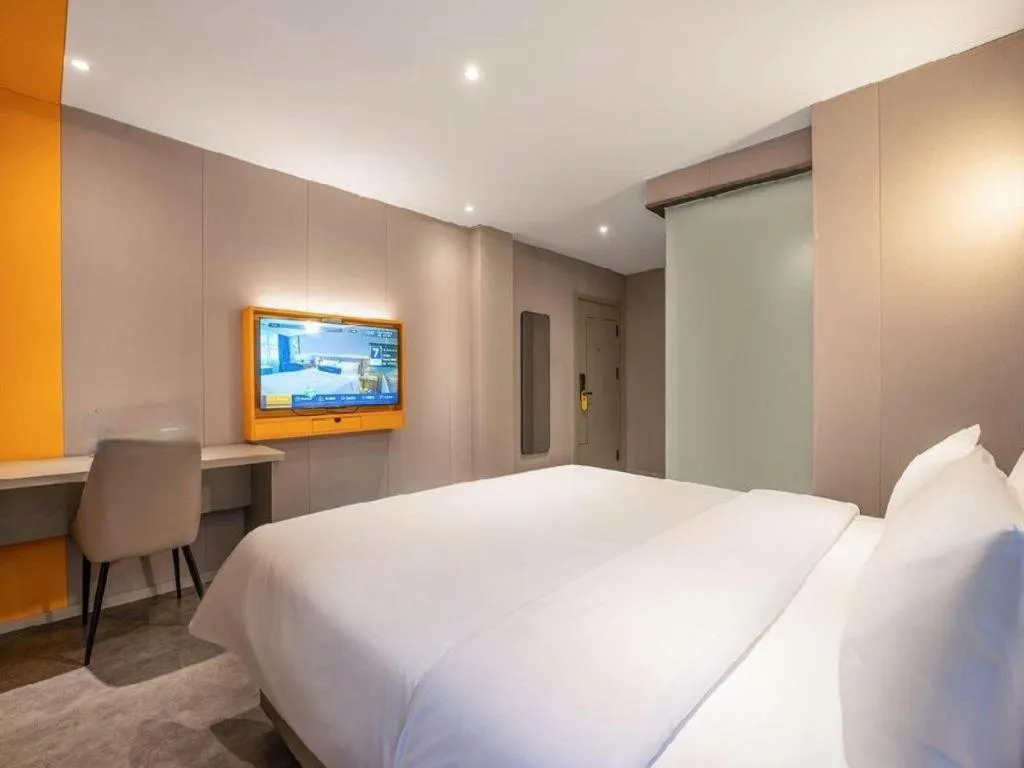 Bed in 7 Days Inn Wuhan Dingziqiao Zhongnan Road Metro Station