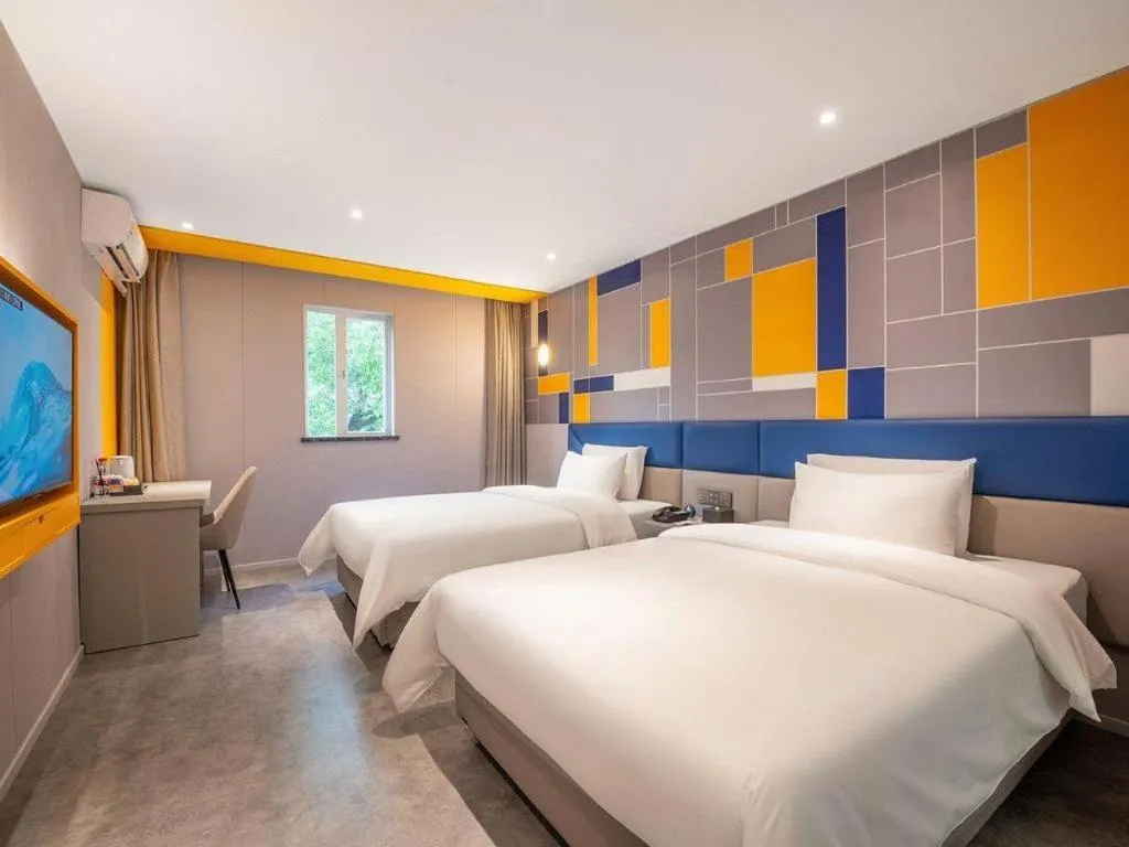 Bed in 7 Days Inn Wuhan Dingziqiao Zhongnan Road Metro Station