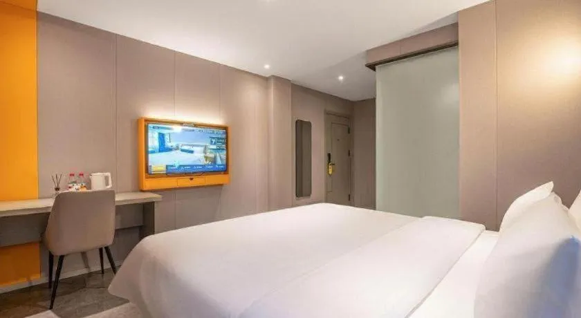Bed in 7 Days Inn Wuhan Dingziqiao Zhongnan Road Metro Station