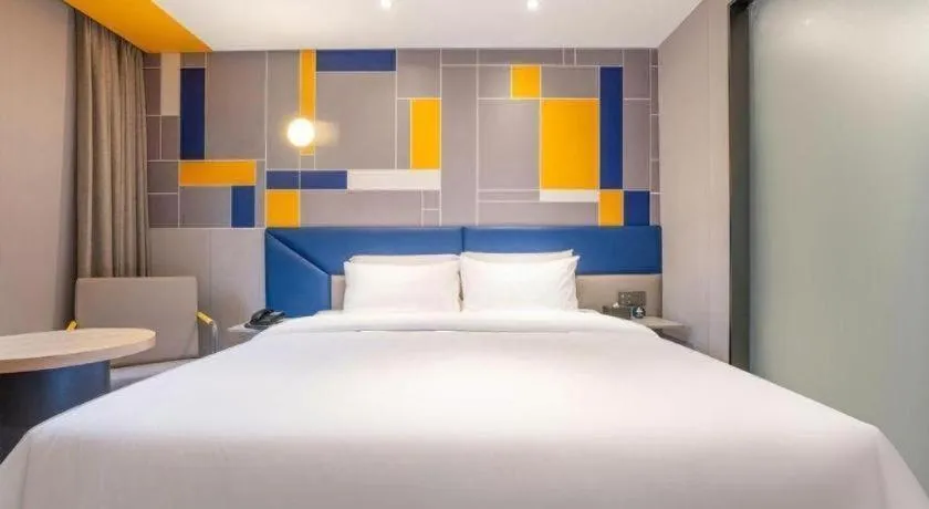 Bed in 7 Days Inn Wuhan Dingziqiao Zhongnan Road Metro Station