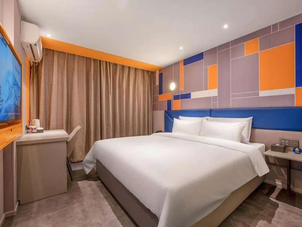 Bed in 7 Days Inn Wuhan Dingziqiao Zhongnan Road Metro Station