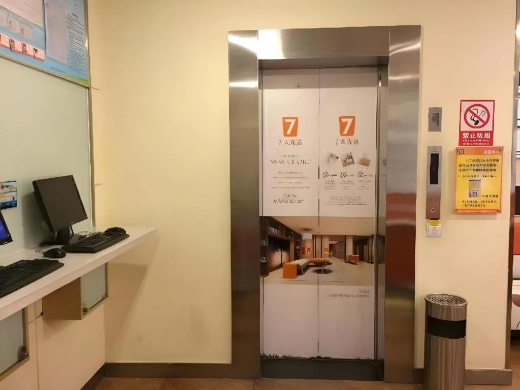 7 Days Inn Wuhan Dingziqiao Zhongnan Road Metro Station