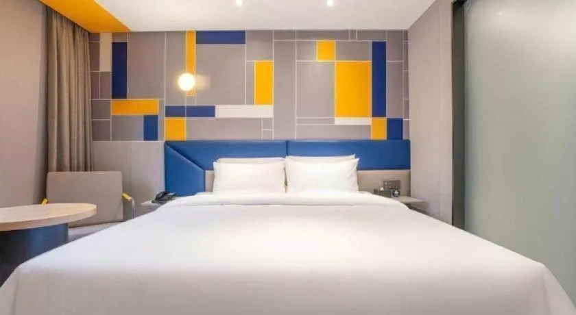 Bed in 7 Days Inn Wuhan Dingziqiao Zhongnan Road Metro Station