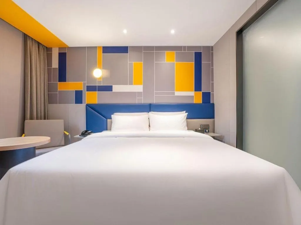 Bed in 7 Days Inn Wuhan Dingziqiao Zhongnan Road Metro Station