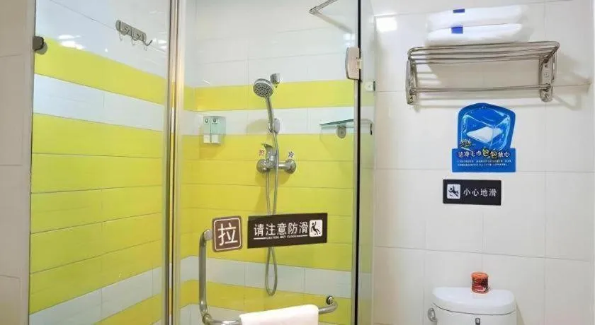 7 Days Inn Wuhan Dingziqiao Zhongnan Road Metro Station