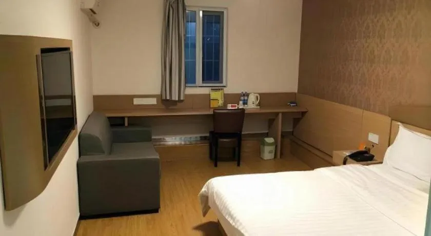 Bed in 7 Days Inn Wuhan Dingziqiao Zhongnan Road Metro Station