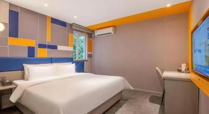 Bed in 7 Days Inn Wuhan Dingziqiao Zhongnan Road Metro Station