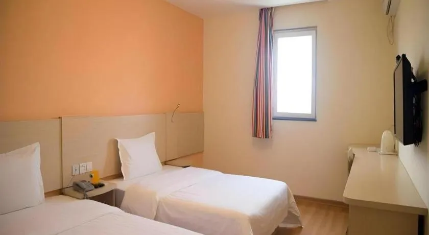 Bed in 7 Days Inn Xi'an North Economic Development Zone 4th Fengcheng Road