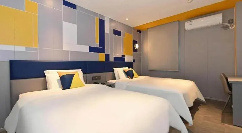 Bed in 7 Days Inn Nanjing Railway Station Xin Mo Fan Road Subway Station Branch Bed in 7 Days Inn Nanjing Railway Station Xin Mo Fan Road Subway Station Branch