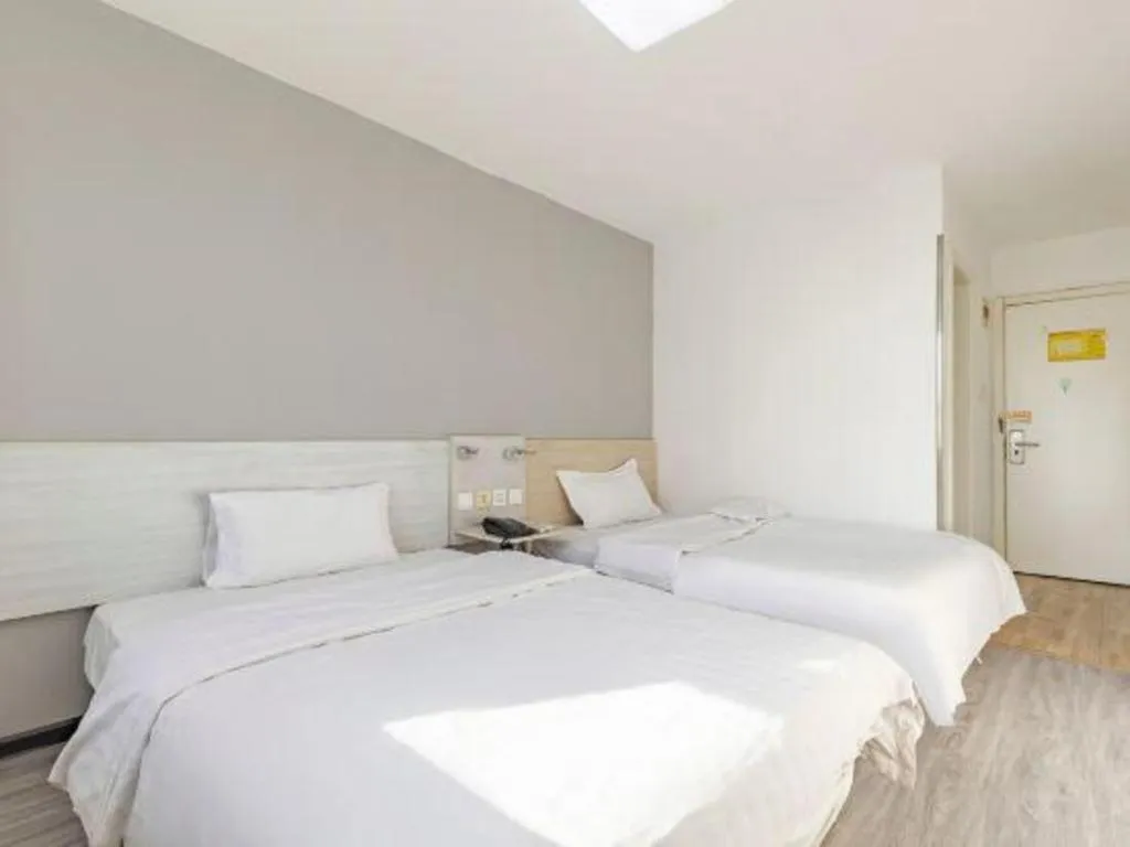 Bed in 7 Days Inn Tianjin Binhai New District Yujiabao Metro Station
