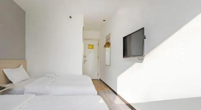 Bed in 7 Days Inn Tianjin Binhai New District Yujiabao Metro Station