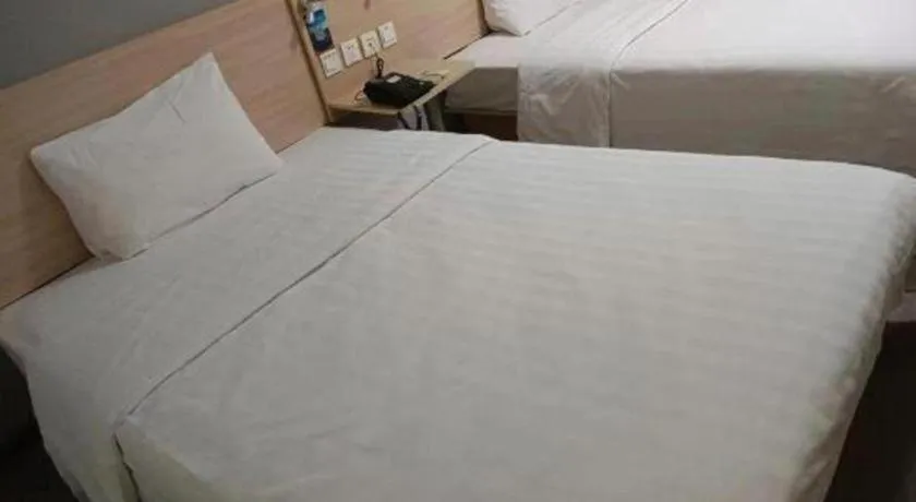 Bed in 7 Days Inn Tianjin Binhai New District Yujiabao Metro Station