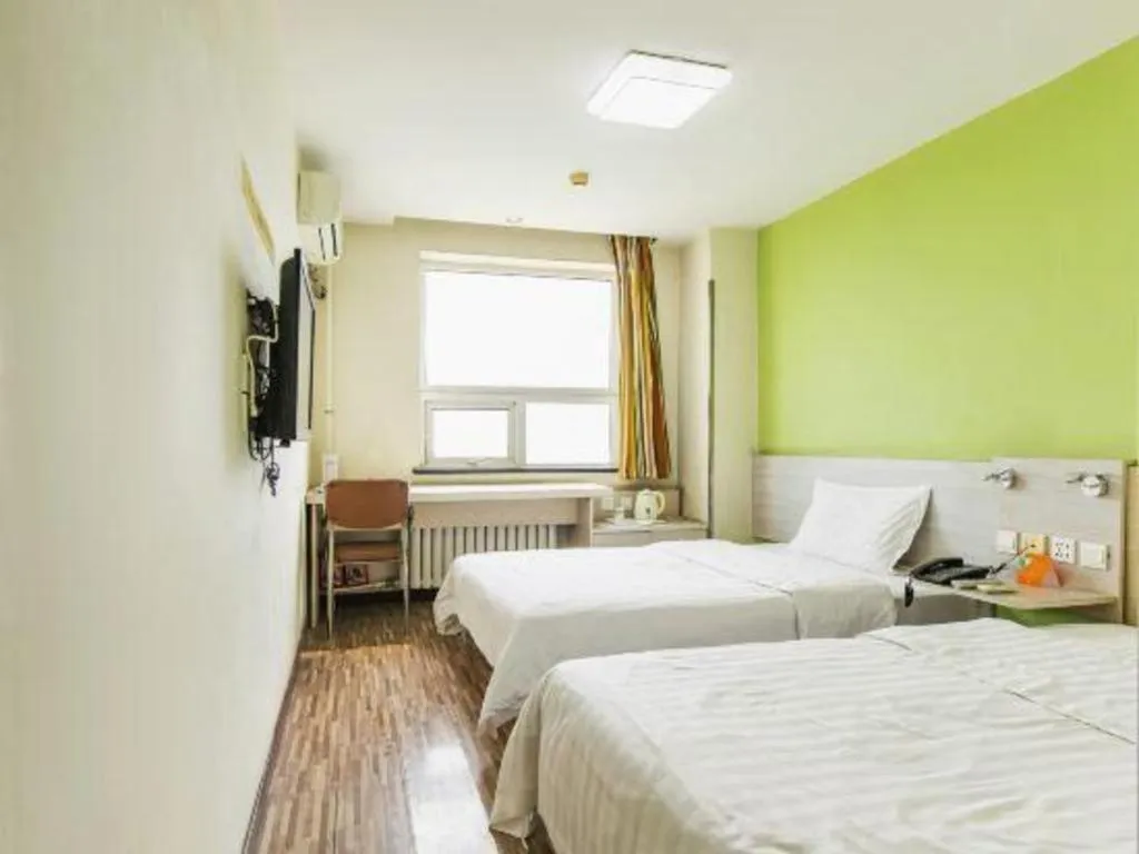 Bed in 7 Days Inn Tianjin Binhai New District Yujiabao Metro Station