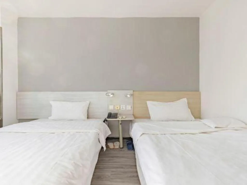 Bed in 7 Days Inn Tianjin Binhai New District Yujiabao Metro Station