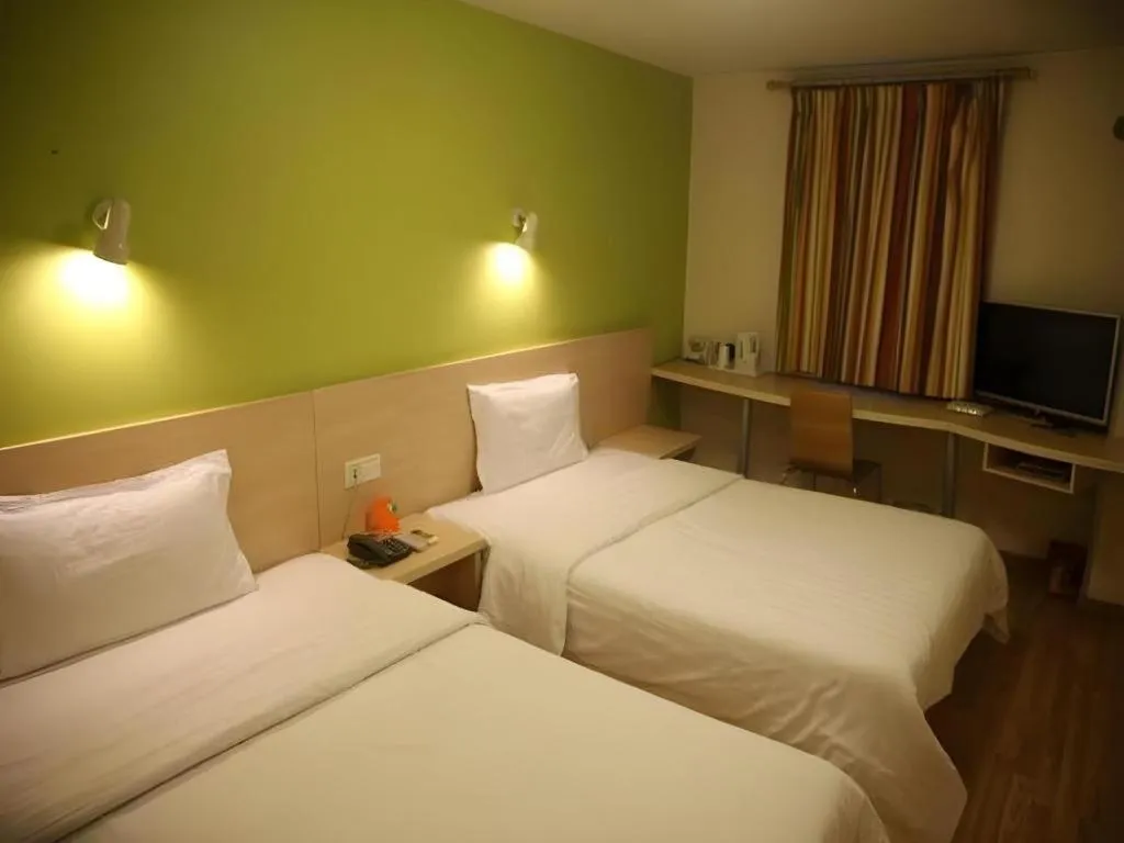 Bed in 7 Days Inn Tianjin Binhai New District Yujiabao Metro Station