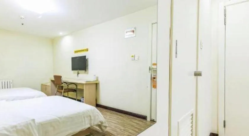 Bed in 7 Days Inn Tianjin Binhai New District Yujiabao Metro Station