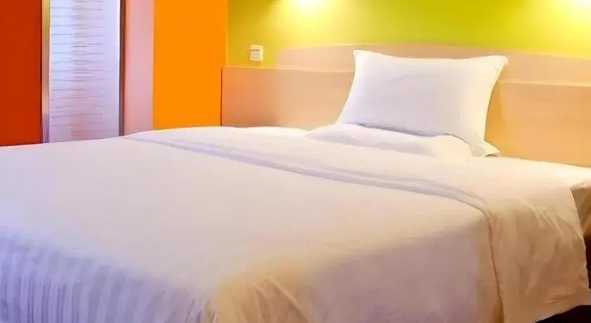 Bed in 7 Days Inn Luoyang Railway Station Wangcheng Avenue Bed in 7 Days Inn Luoyang Railway Station Wangcheng Avenue