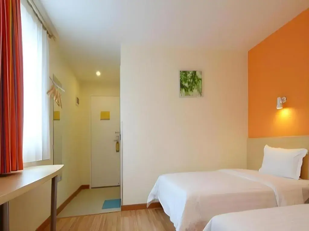 Bed in 7 Days Inn Luoyang Railway Station Wangcheng Avenue Bed in 7 Days Inn Luoyang Railway Station Wangcheng Avenue