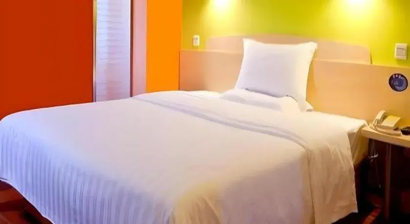 Bed in 7 Days Inn Luoyang Railway Station Wangcheng Avenue Bed in 7 Days Inn Luoyang Railway Station Wangcheng Avenue