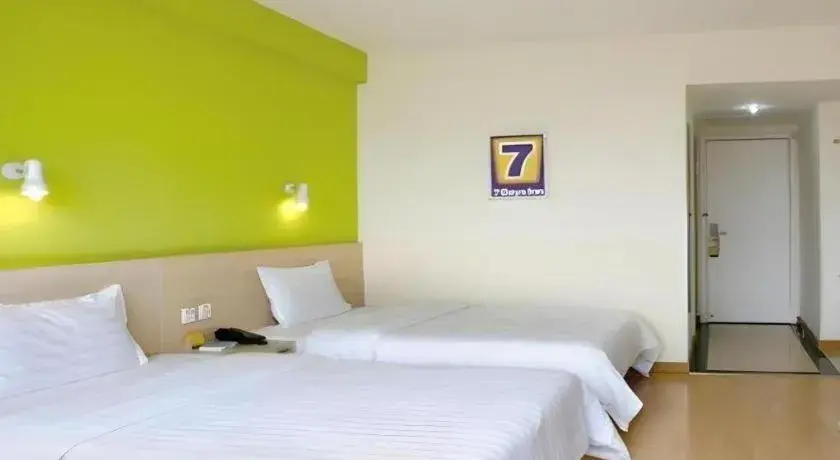 Bed in 7 Days Inn Luoyang Railway Station Wangcheng Avenue Bed in 7 Days Inn Luoyang Railway Station Wangcheng Avenue