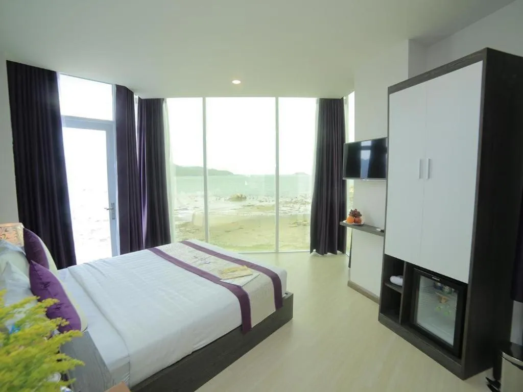 Bed in La Mer Hotel Nha Trang