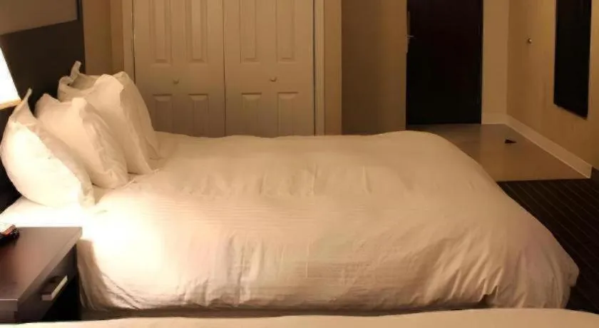 Bed in Alhambra Hotel