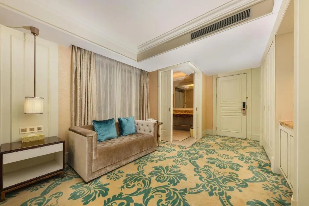 Bed in Lake Piedmont International Hotel