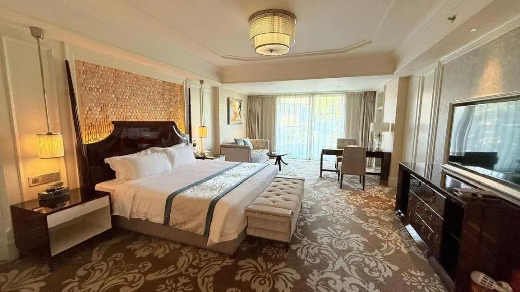 Bed in Lake Piedmont International Hotel