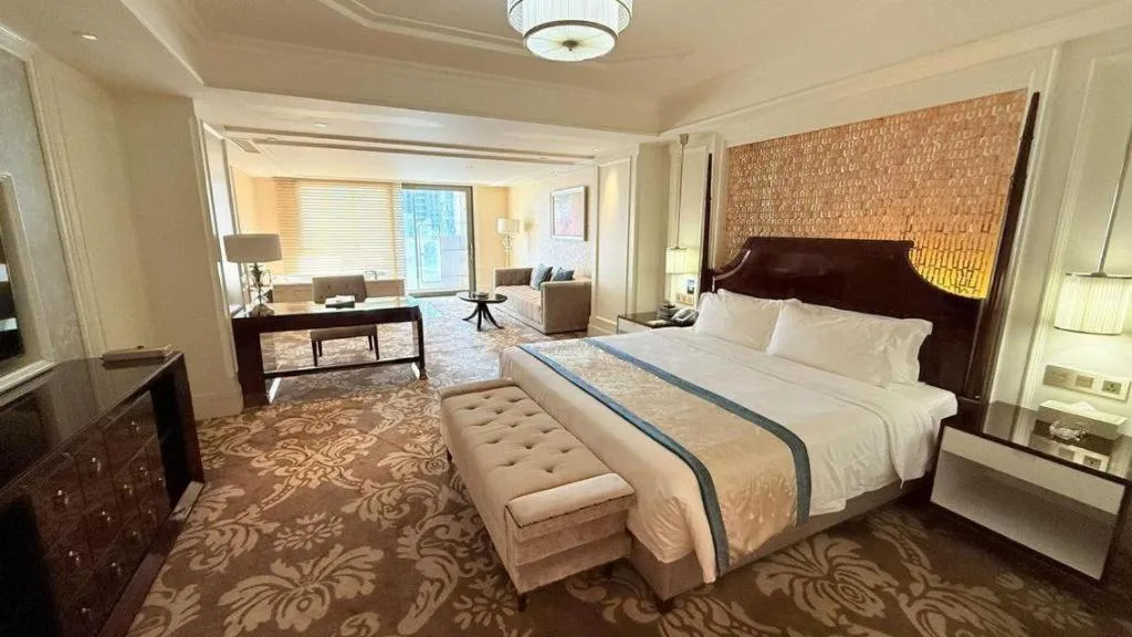 Bed in Lake Piedmont International Hotel