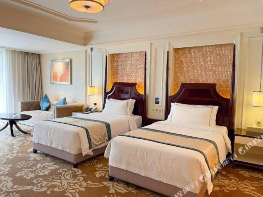 Bed in Lake Piedmont International Hotel