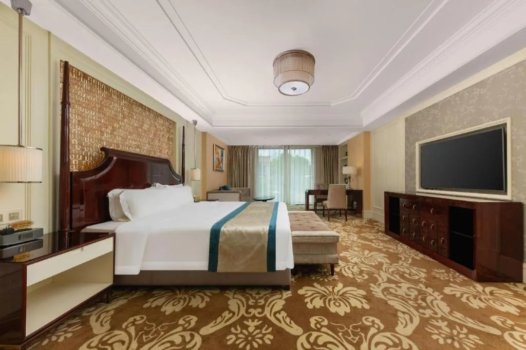 Bed in Lake Piedmont International Hotel