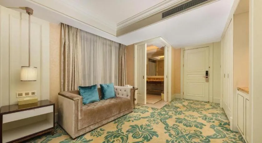 Bed in Lake Piedmont International Hotel