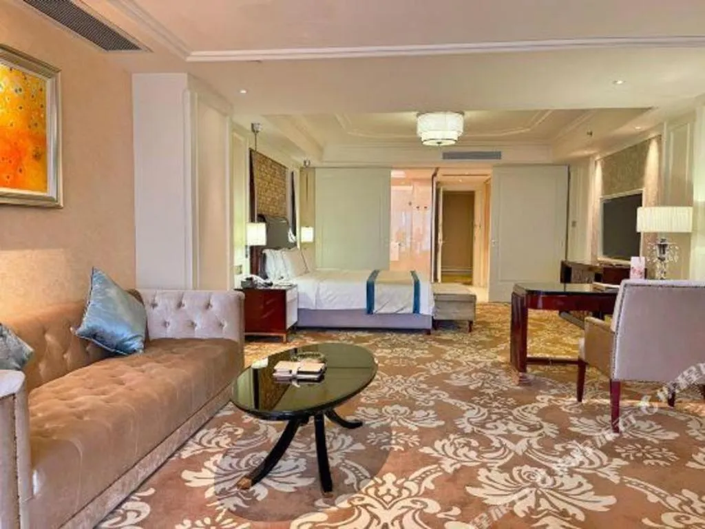 Bed in Lake Piedmont International Hotel