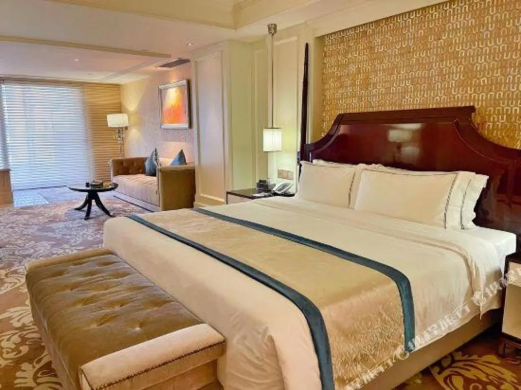 Bed in Lake Piedmont International Hotel