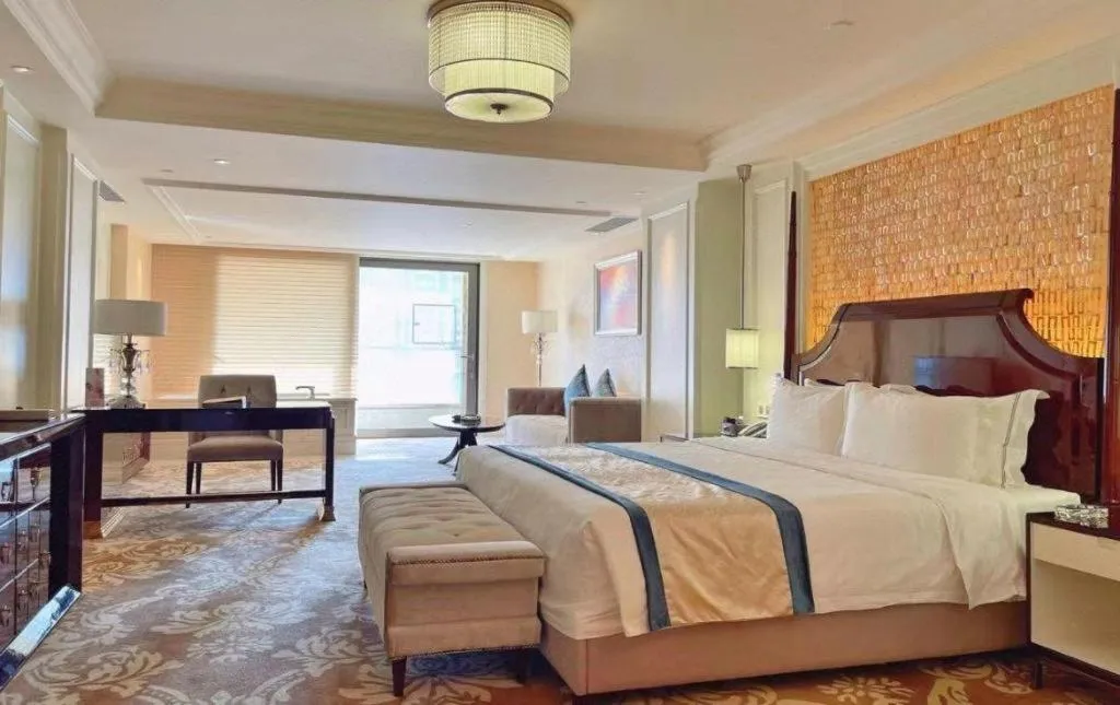 Bed in Lake Piedmont International Hotel